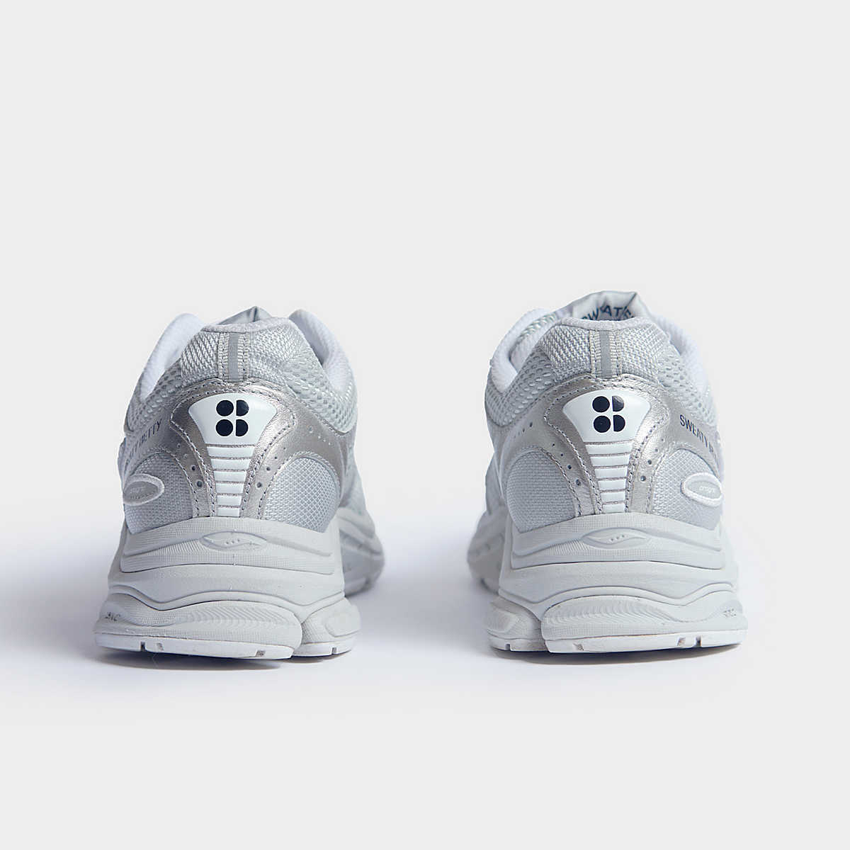 ProGrid Triumph 4 Sweaty Betty portée – sneaker Y2K unisexe, design exclusif