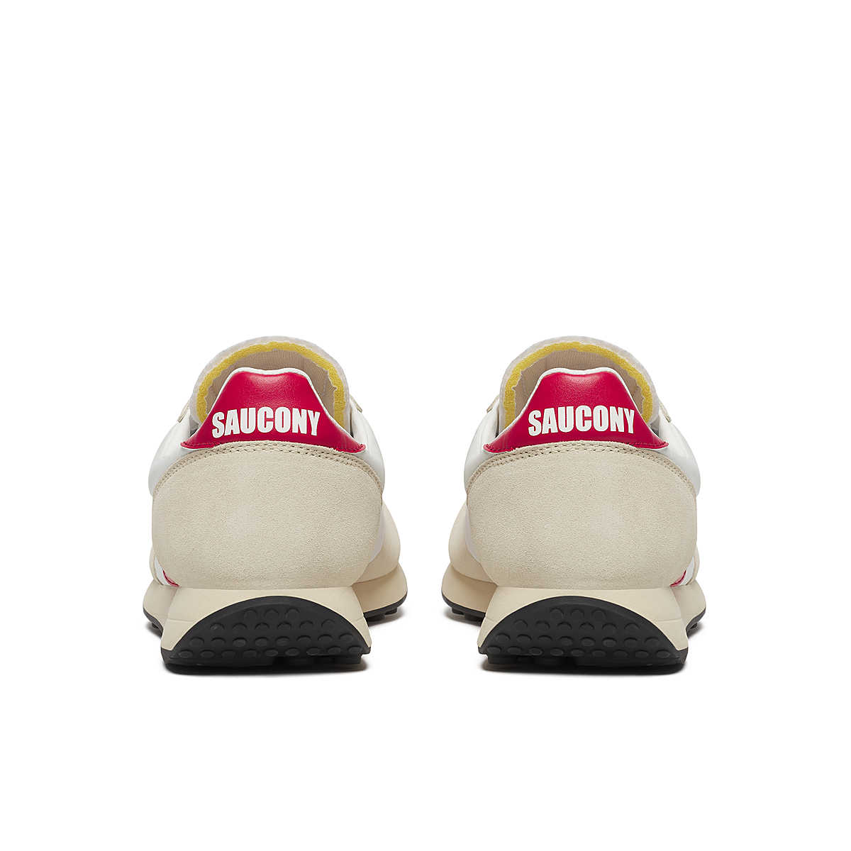 Trainer 80 Blanc Rouge portée – style vintage au quotidien