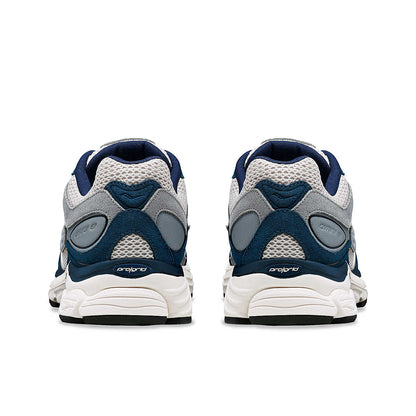 Progrid Omni 9 Premium Light Sand Navy portée – style urbain et confort
